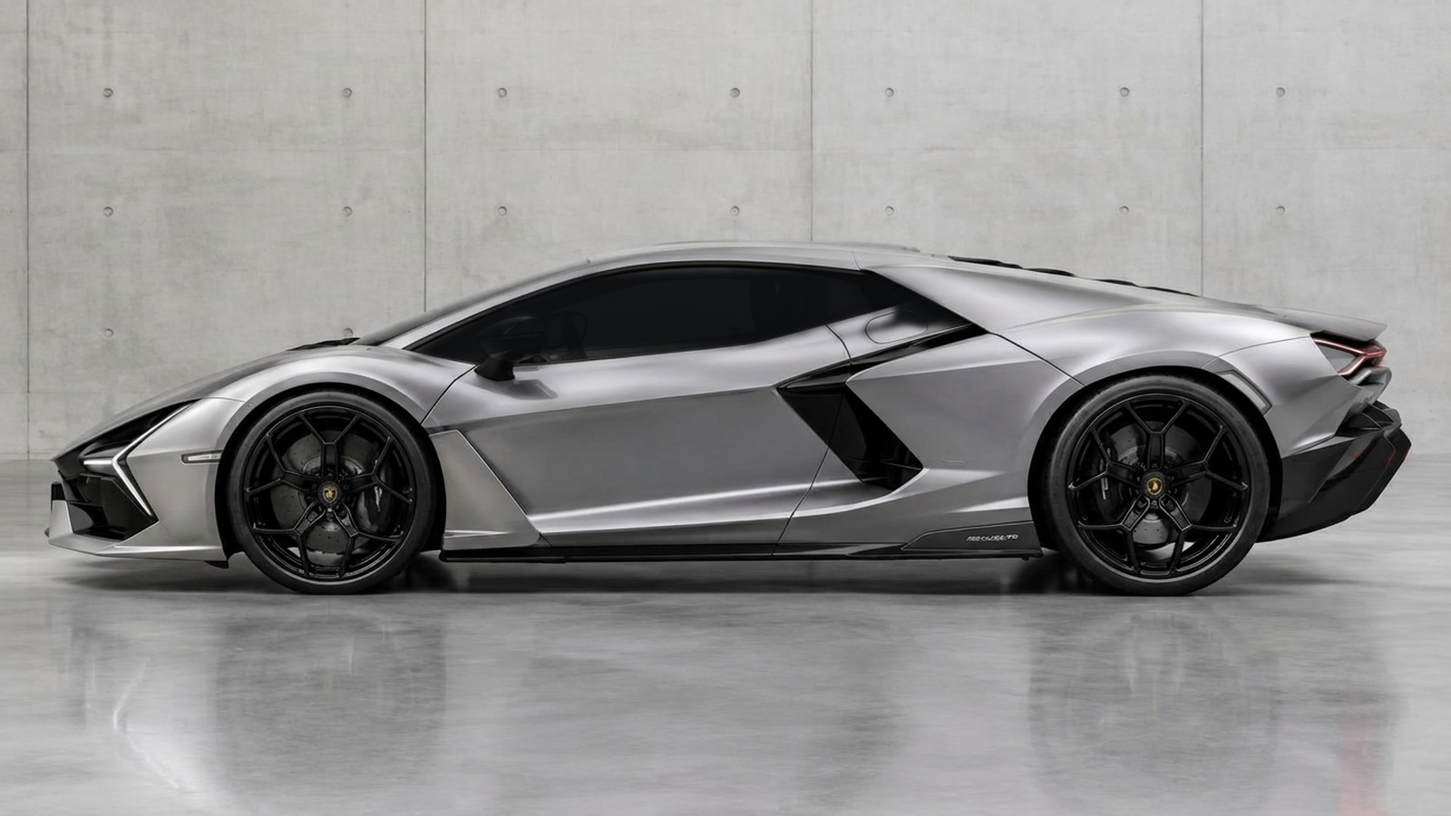 Lamborghini Revuelto — Limousine tint